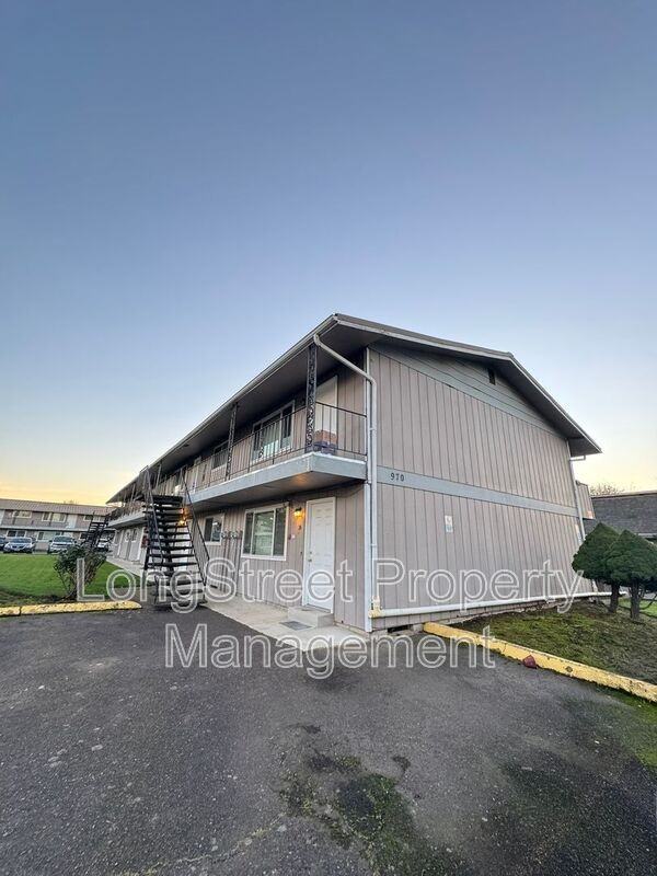 970 Nw Garfield Ave #9 - Photo 4 of 24