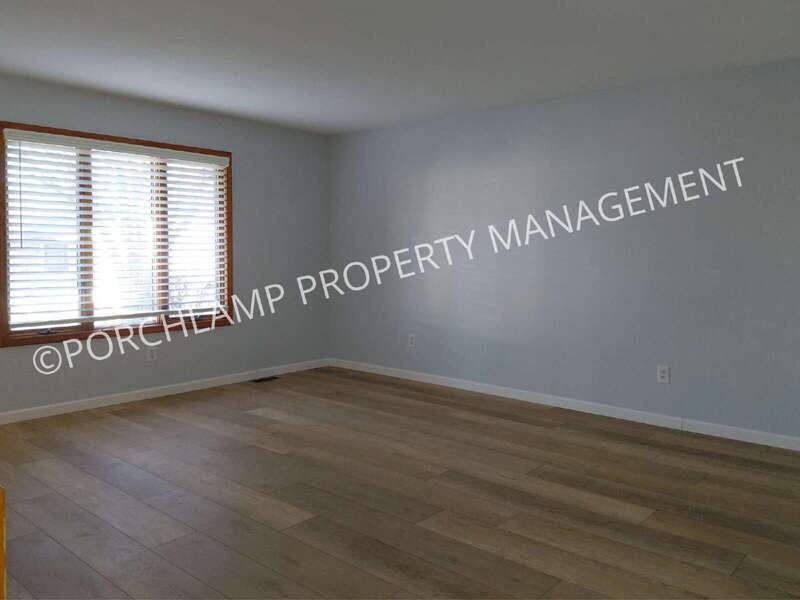 587 Maryland Ave Ne - Photo 2 of 24