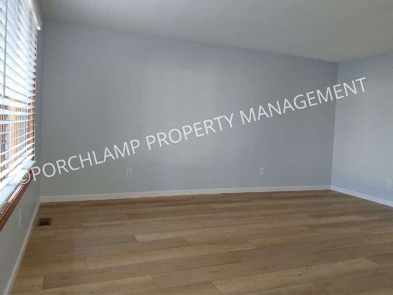 587 Maryland Ave Ne - Photo 3 of 24