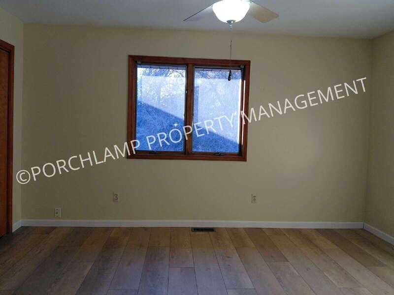 587 Maryland Ave Ne - Photo 7 of 24