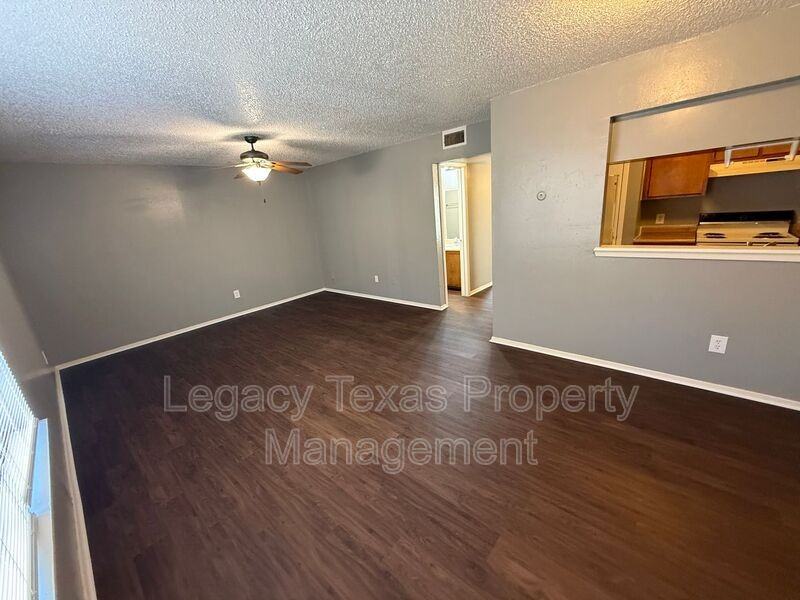 1714 Short St #A - Photo 2 of 7