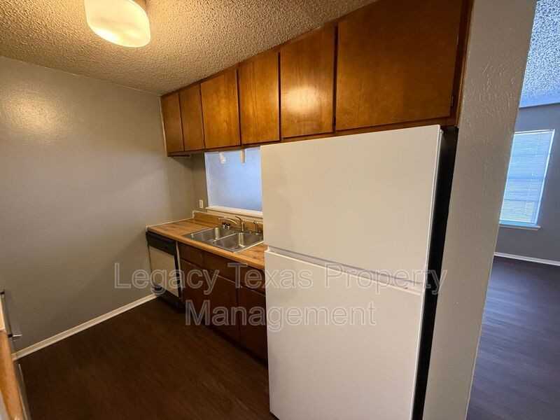 1714 Short St #A - Photo 4 of 7