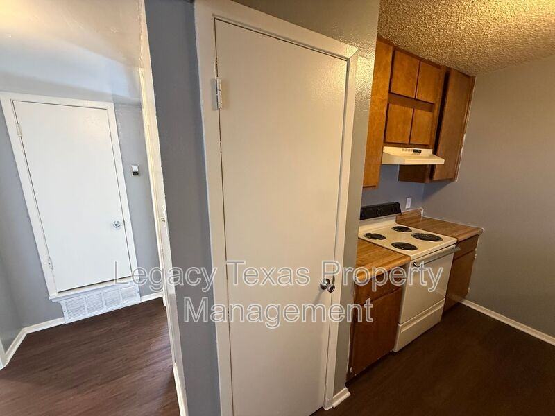 1714 Short St #A - Photo 5 of 7