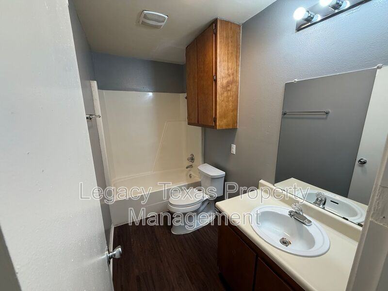 1714 Short St #A - Photo 6 of 7