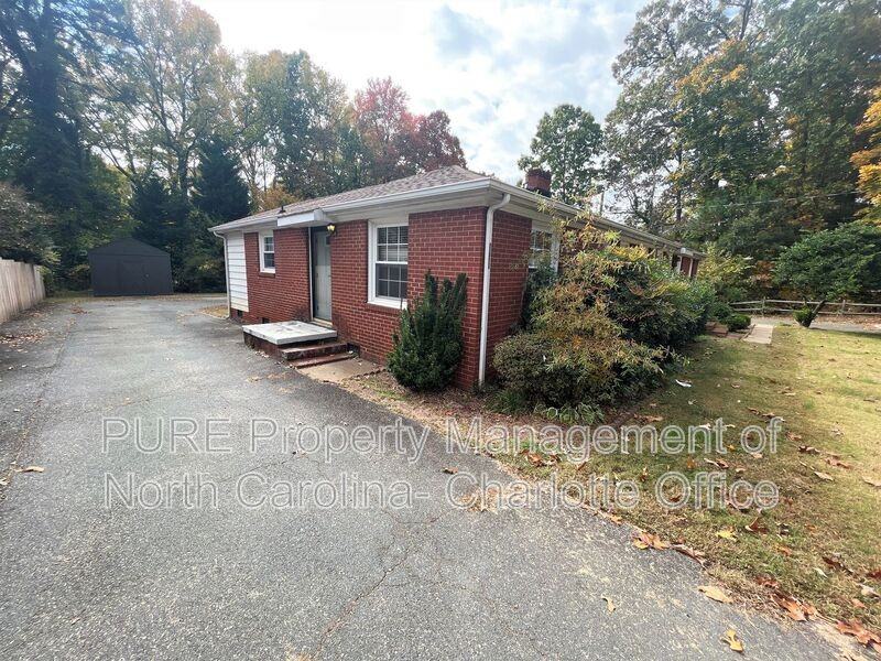 5735 Oak Dr - Photo 4 of 19