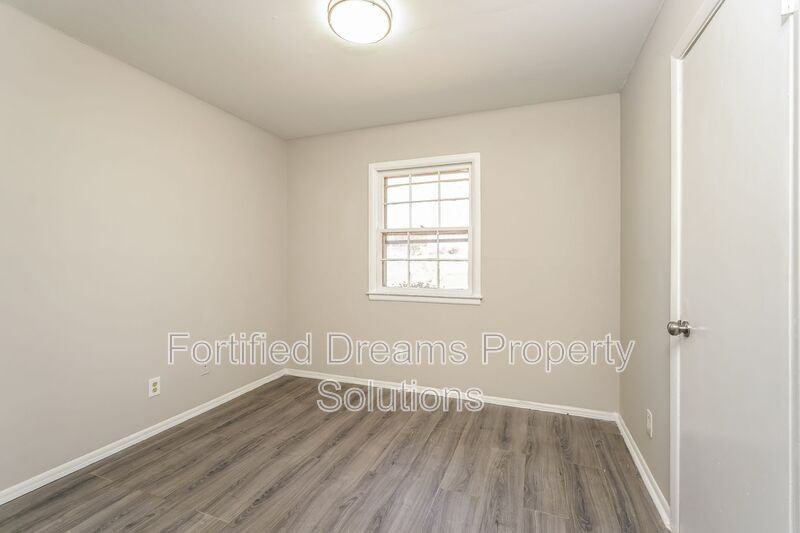 1316 Pleasant St - Photo 5 of 20