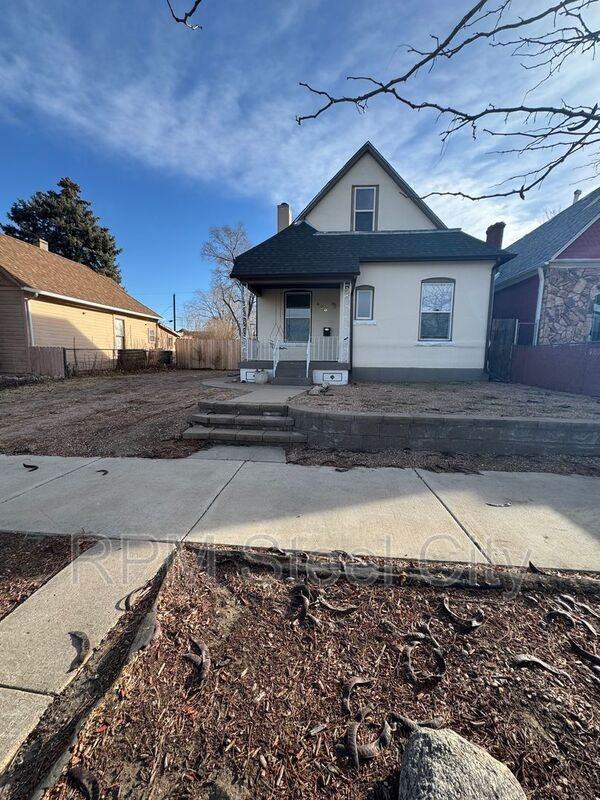 908 Spruce St - Photo 2 of 21