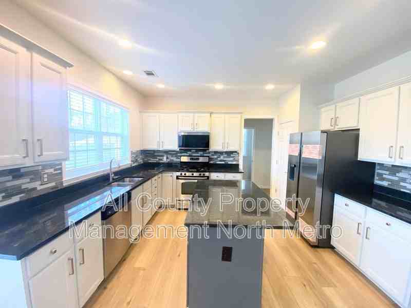 4440 Azurite St - Photo 2 of 17