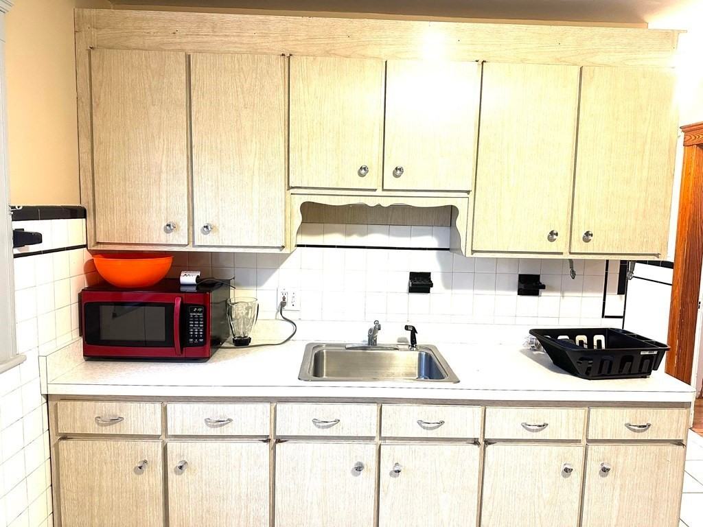 2 Goldsmith Ave #1 - Photo 7 of 9