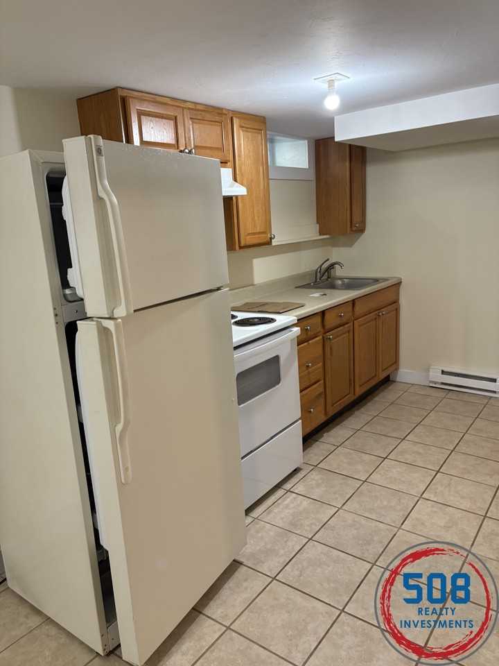 Summer St #G - Photo 2 of 8