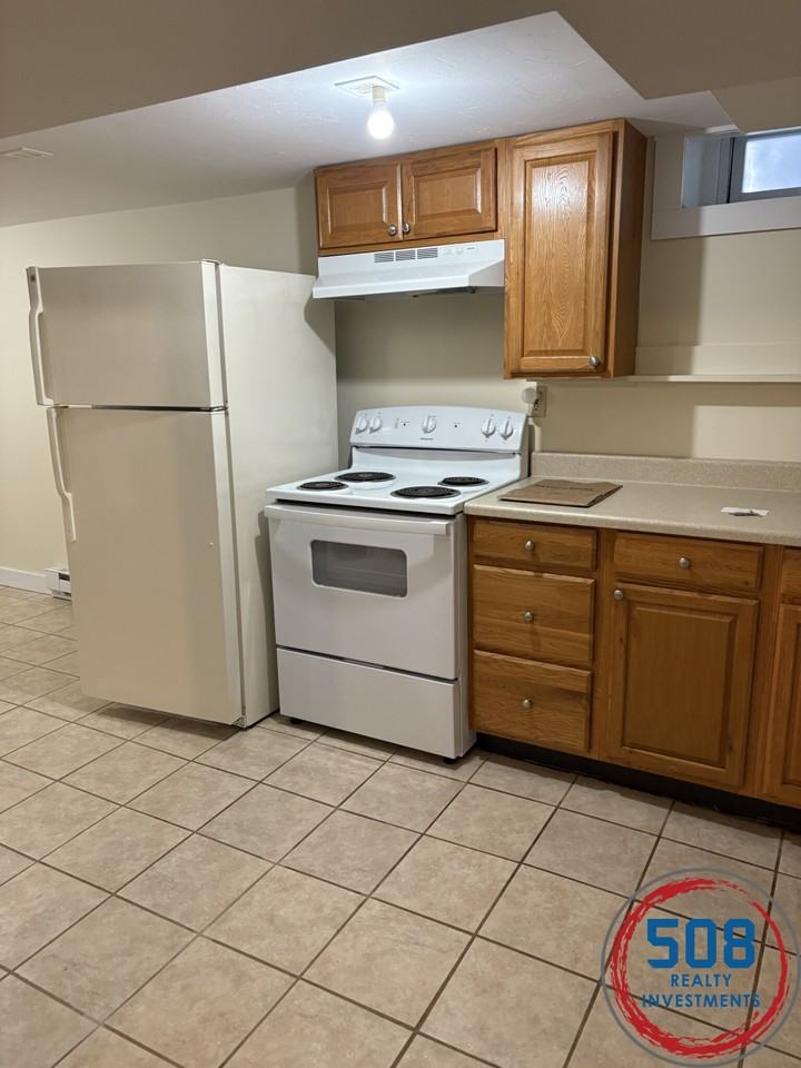 Summer St #G - Photo 7 of 8