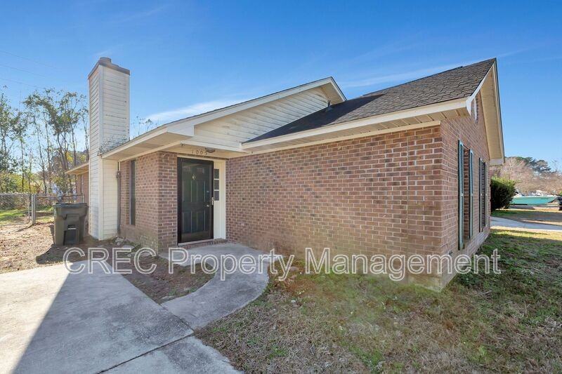 1005 T J Ln - Photo 3 of 26