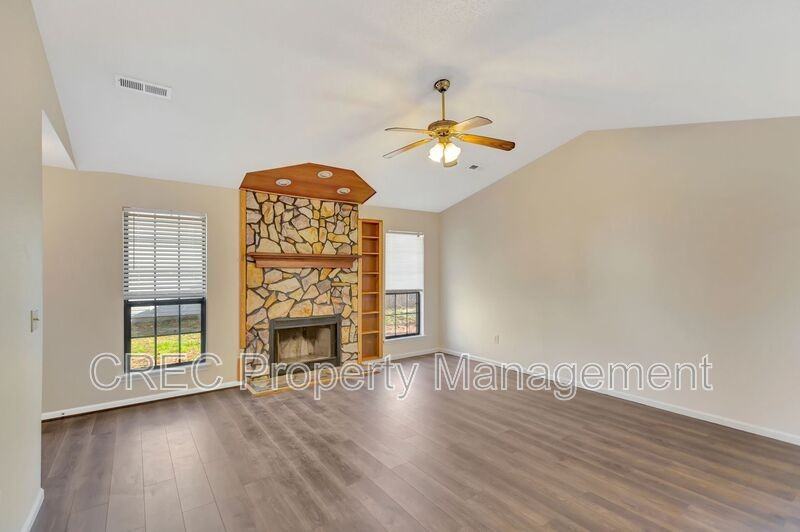 1005 T J Ln - Photo 6 of 26