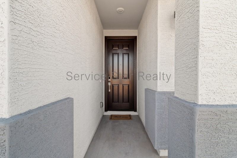 17669 W Amber Dr - Photo 3 of 21