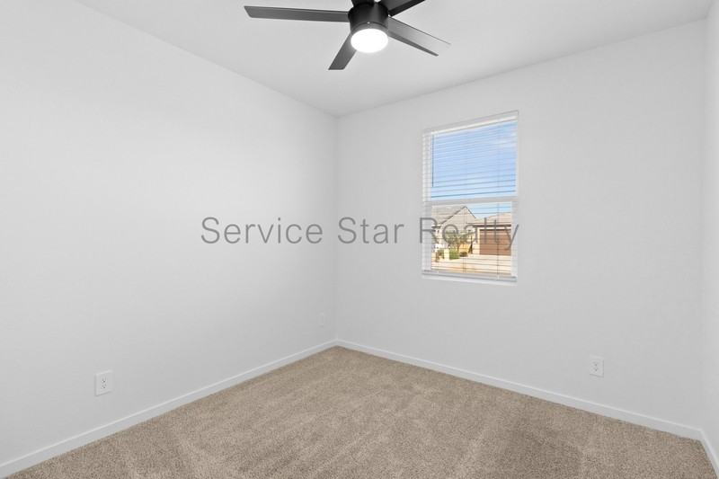 17669 W Amber Dr - Photo 5 of 21