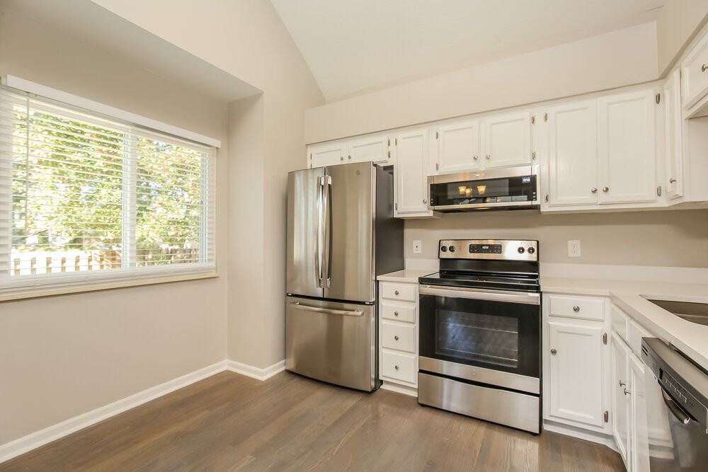 514 Selsey Ct S - Photo 7 of 17