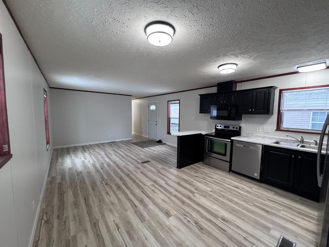 1015 27th St Se - Photo 7 of 11