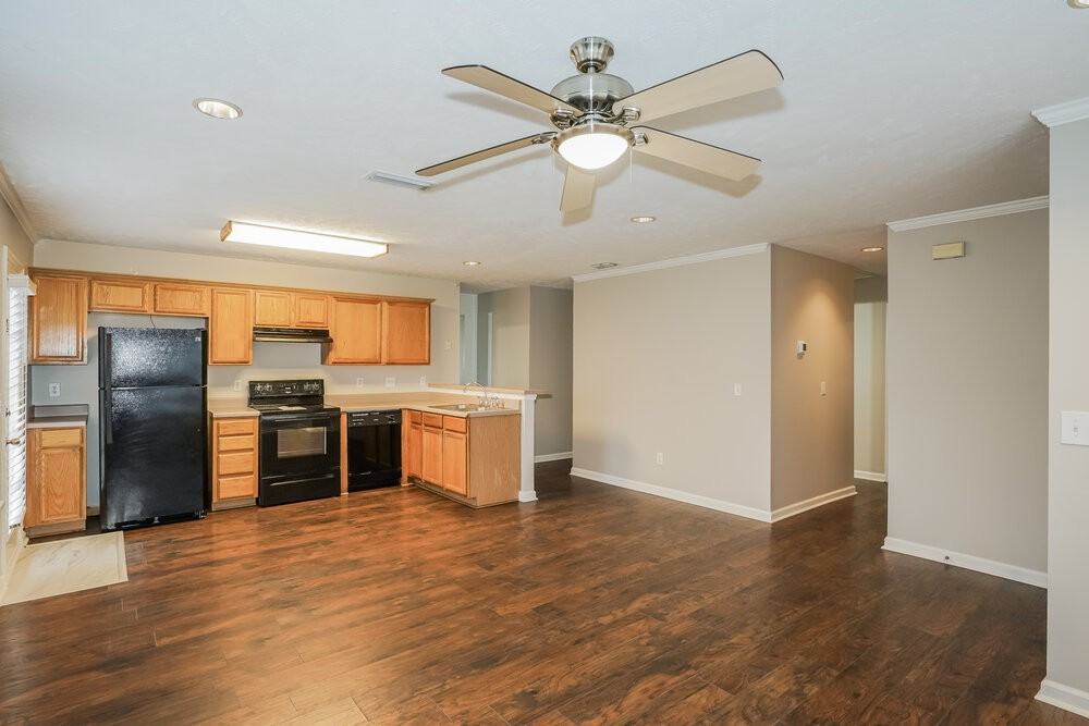 897 Lavergne Ln - Photo 4 of 16