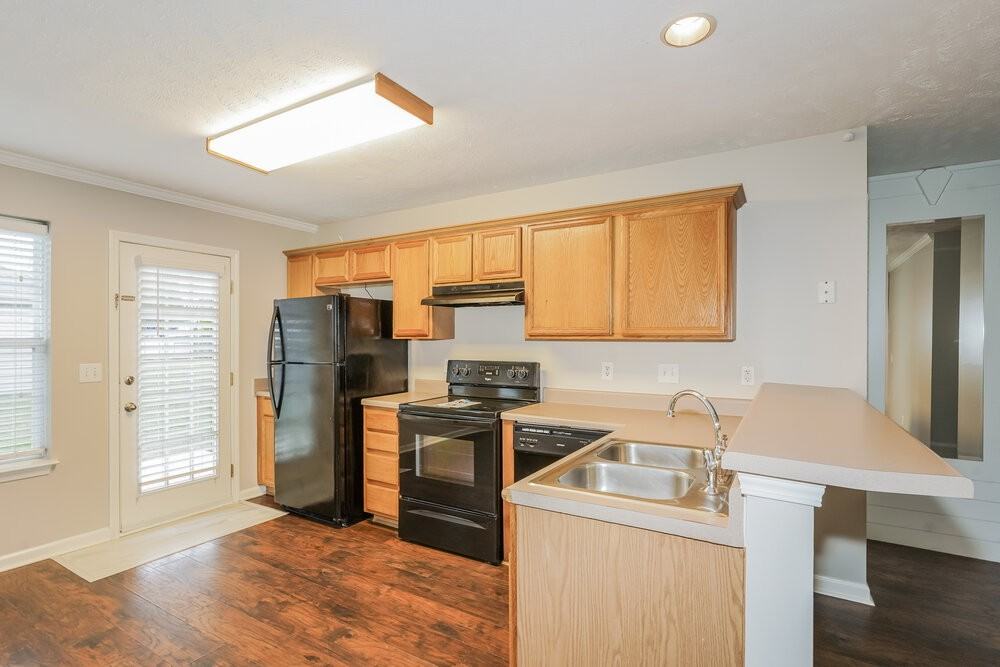 897 Lavergne Ln - Photo 5 of 16