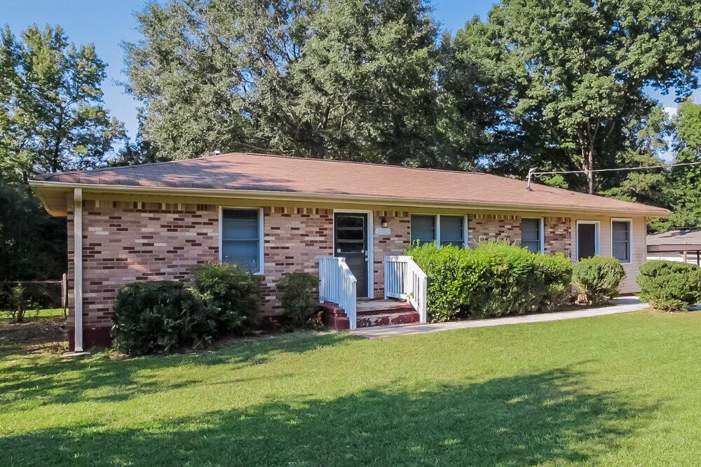 2082 Warren Dr - Photo 3 of 16