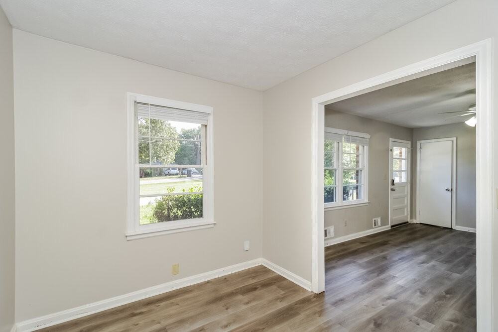 2082 Warren Dr - Photo 4 of 16