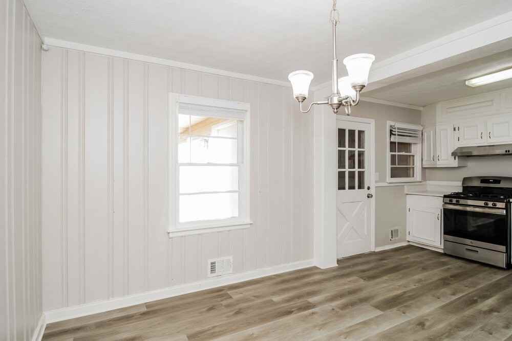 2082 Warren Dr - Photo 6 of 16