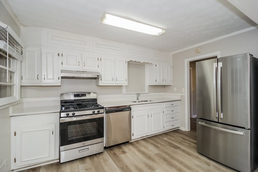 2082 Warren Dr - Photo 7 of 16