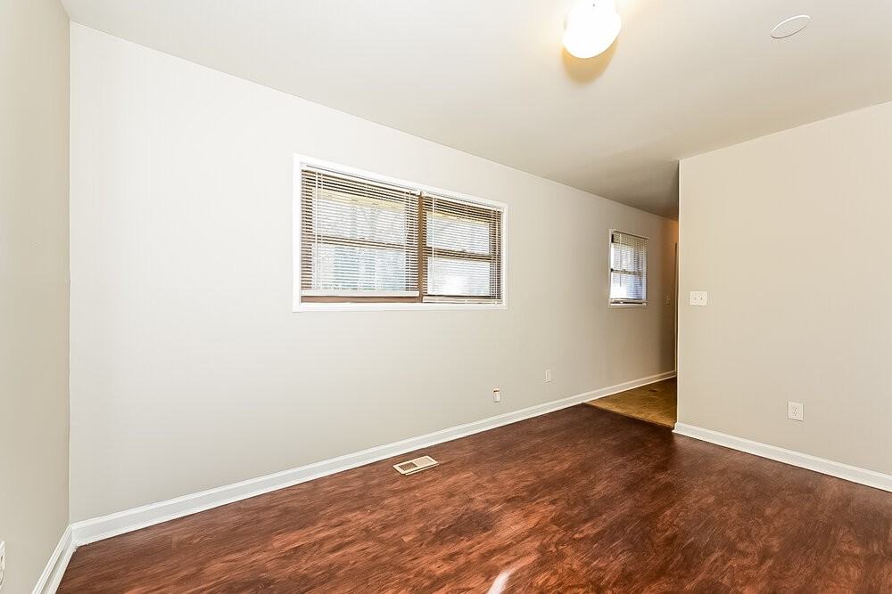 263 Roxbury Dr - Photo 5 of 25