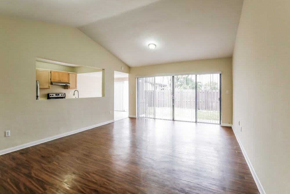 11010 Sw 123rd Ave - Photo 4 of 16