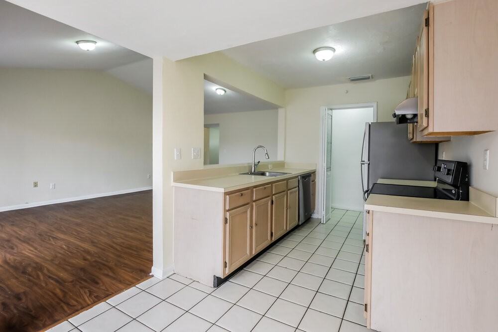 11010 Sw 123rd Ave - Photo 7 of 16