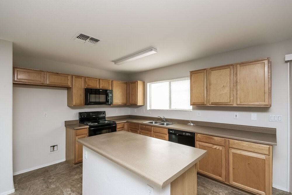 9415 W Virginia Ave - Photo 5 of 15