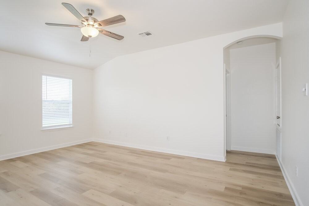 105 Lucy Cv - Photo 4 of 15