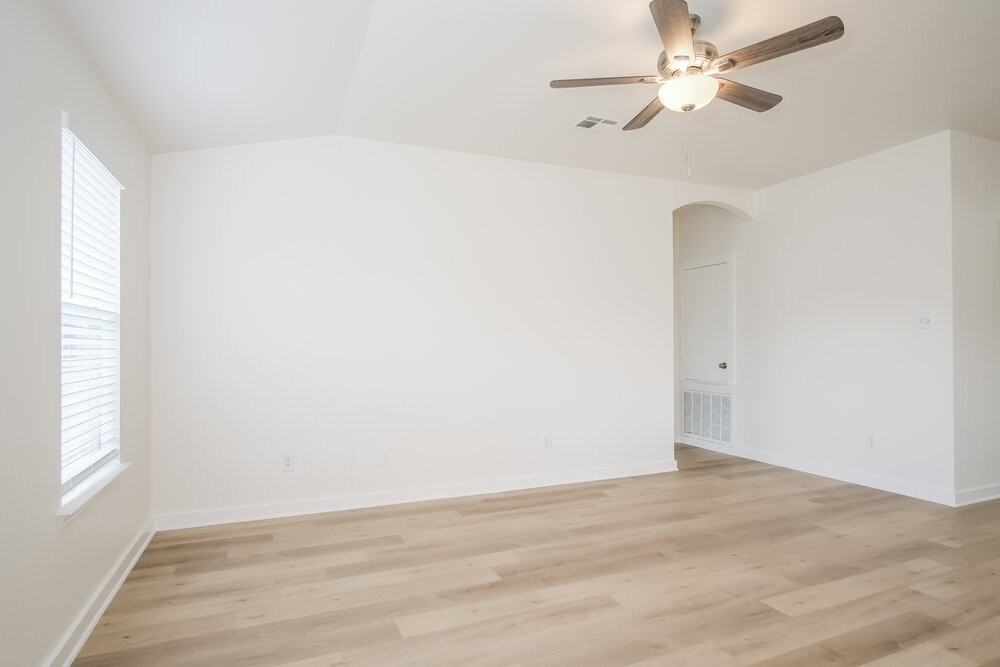 105 Lucy Cv - Photo 5 of 15