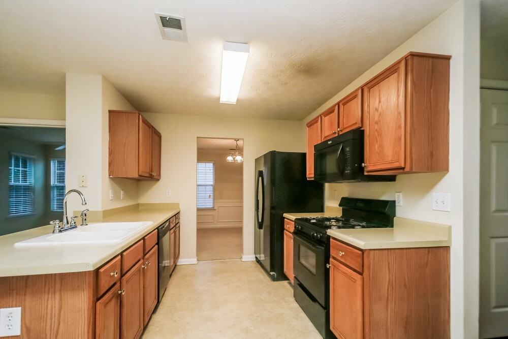 3425 Sandlake Dr Sw - Photo 7 of 17