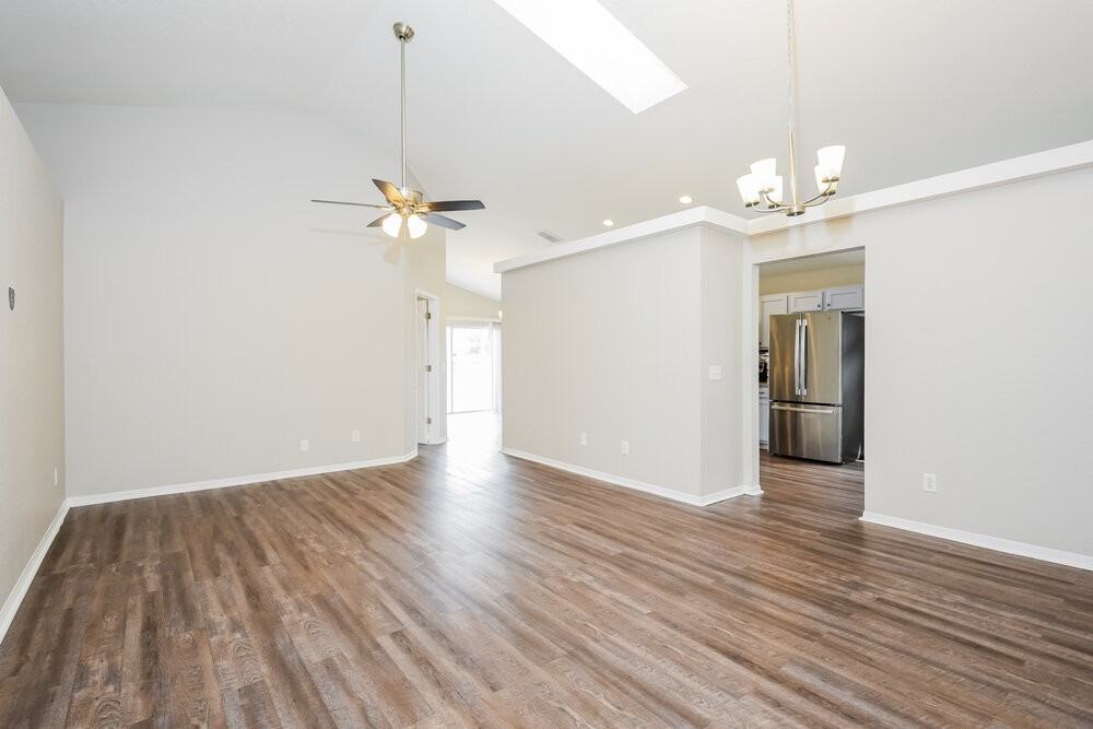 1035 Pine St - Photo 4 of 16