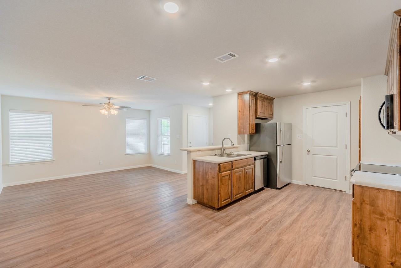 617 Nw Renfro St #B - Photo 4 of 14