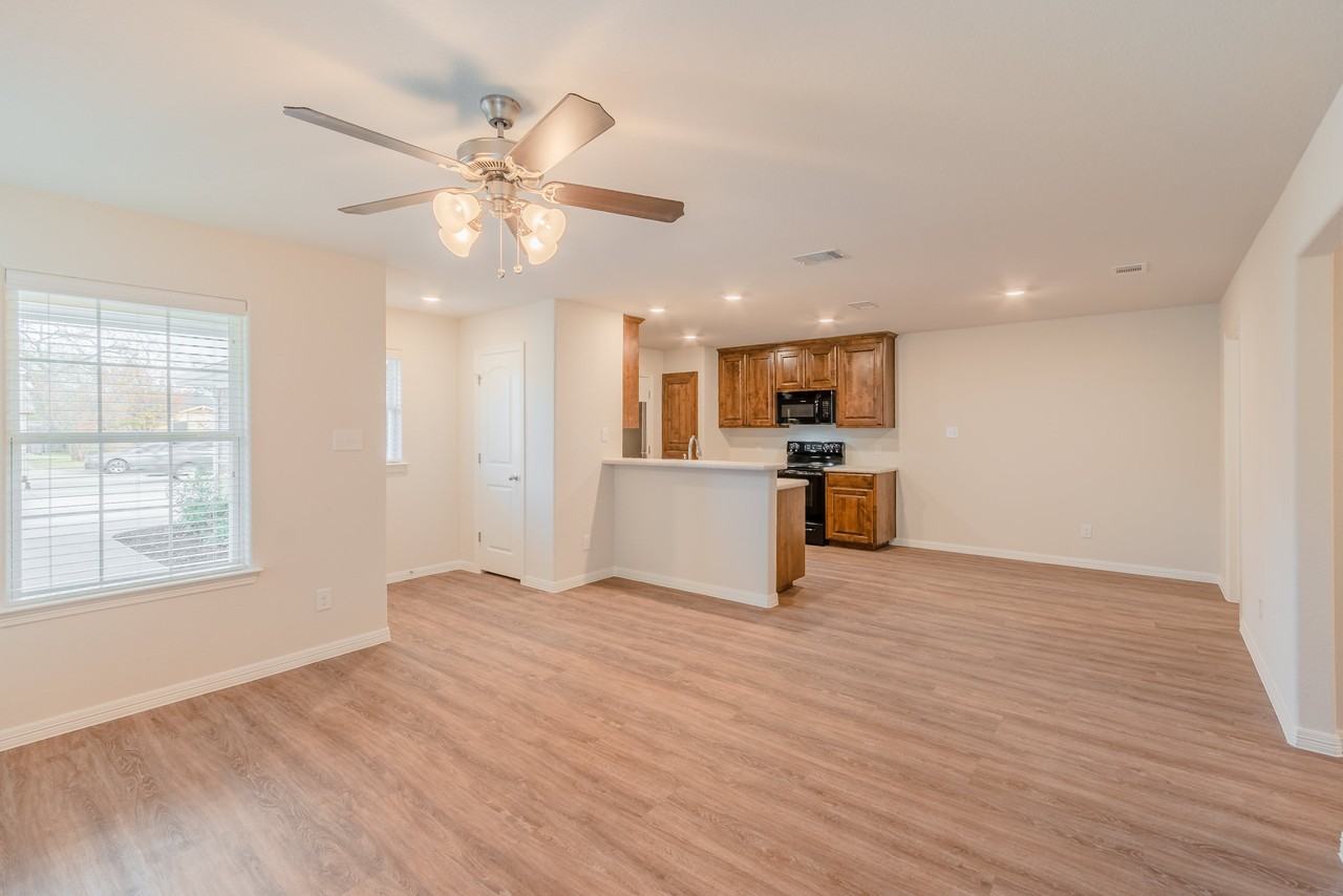 617 Nw Renfro St #B - Photo 5 of 14