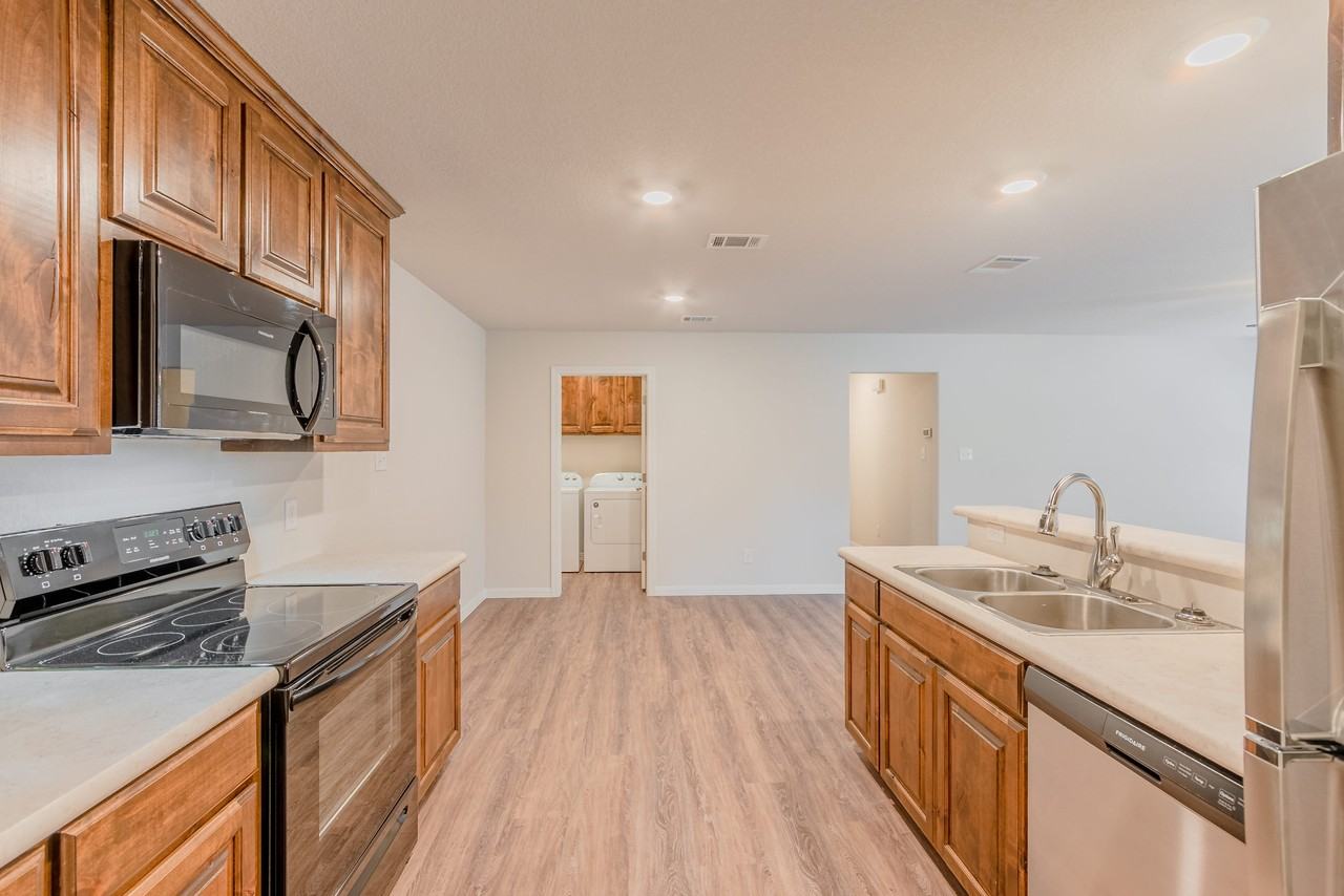 617 Nw Renfro St #B - Photo 7 of 14