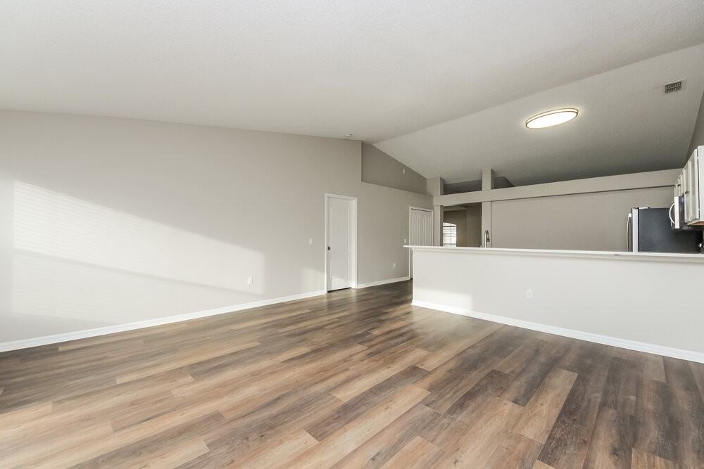 232 Tiffany Ct - Photo 4 of 16