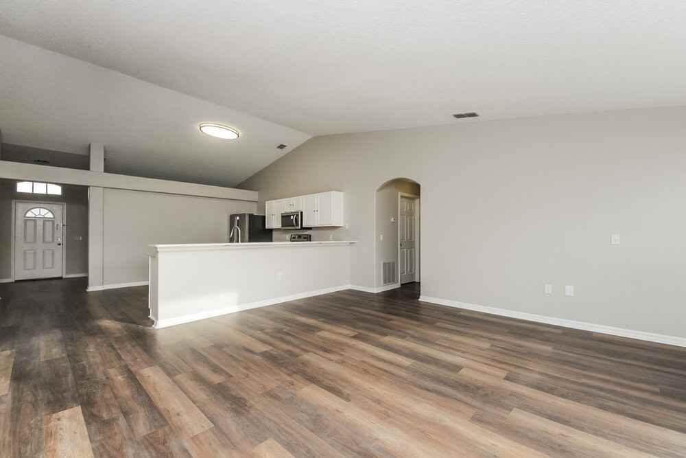 232 Tiffany Ct - Photo 5 of 16