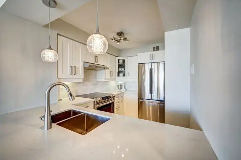 50 Eglinton Ave W #1405 - Photo 5 of 9