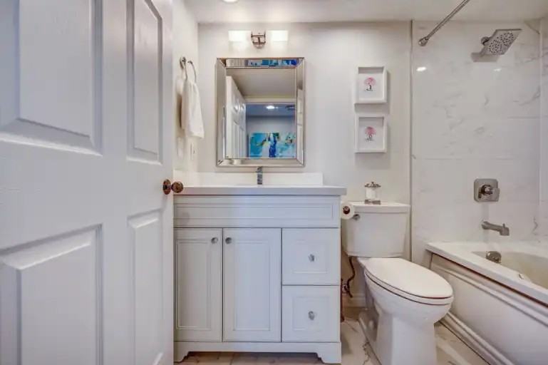 50 Eglinton Ave W #1405 - Photo 7 of 9