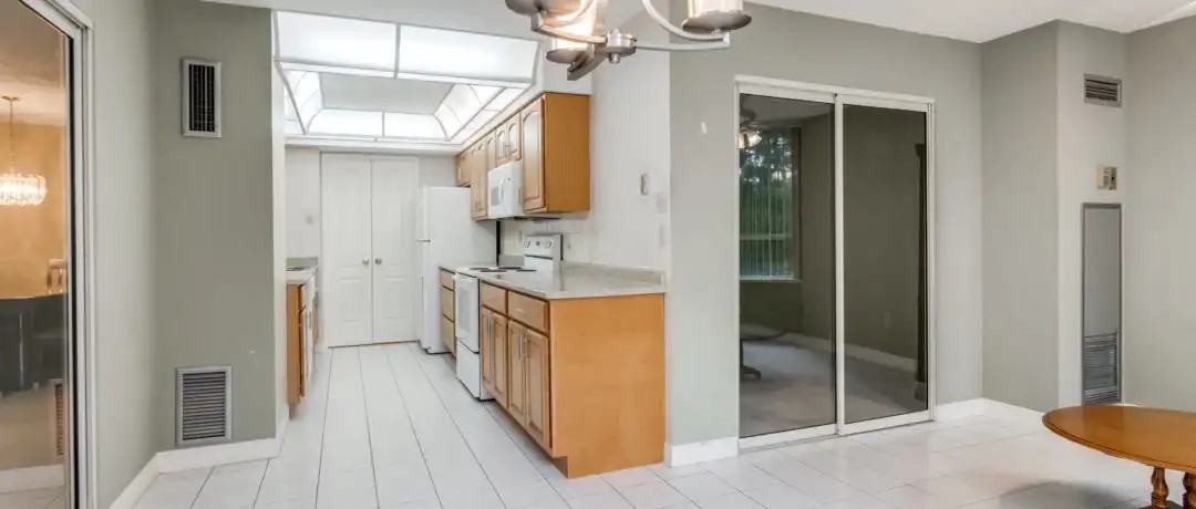 7 Townsgate Dr #212 - Photo 5 of 10