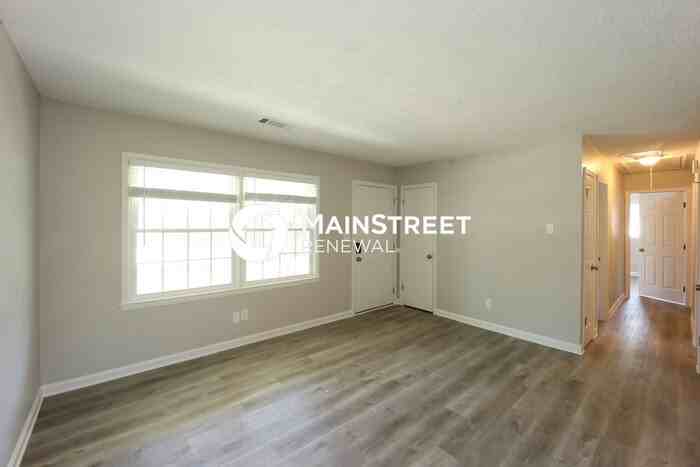 8143 Huntington Dr - Photo 4 of 16