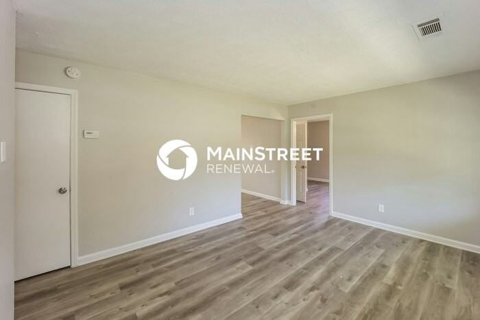 8143 Huntington Dr - Photo 5 of 16