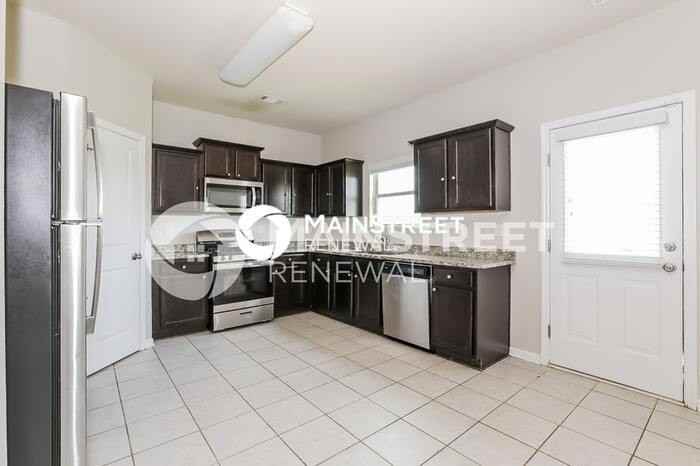 694 Independence Ave - Photo 4 of 16