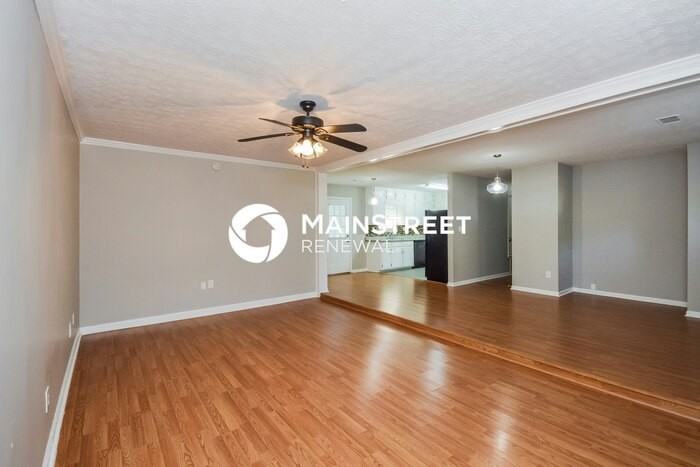 619 Lakeridge Cir Se - Photo 3 of 16