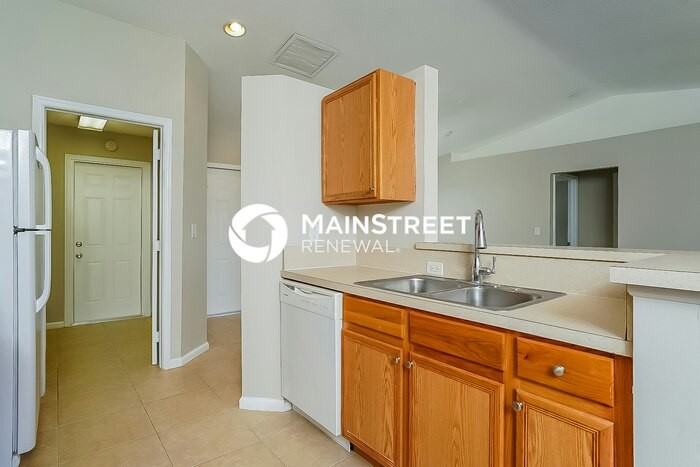 1273 Sw Curtis St - Photo 5 of 16