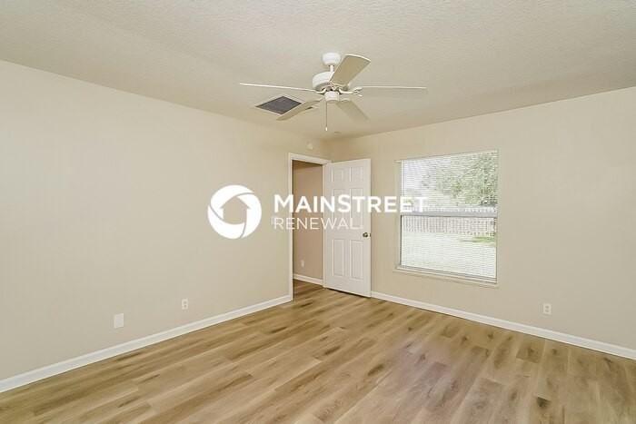 1273 Sw Curtis St - Photo 7 of 16