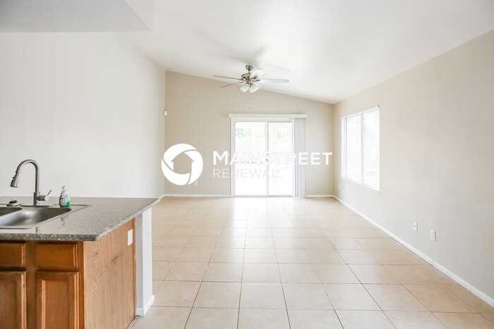 10845 W Monterosa St - Photo 4 of 16